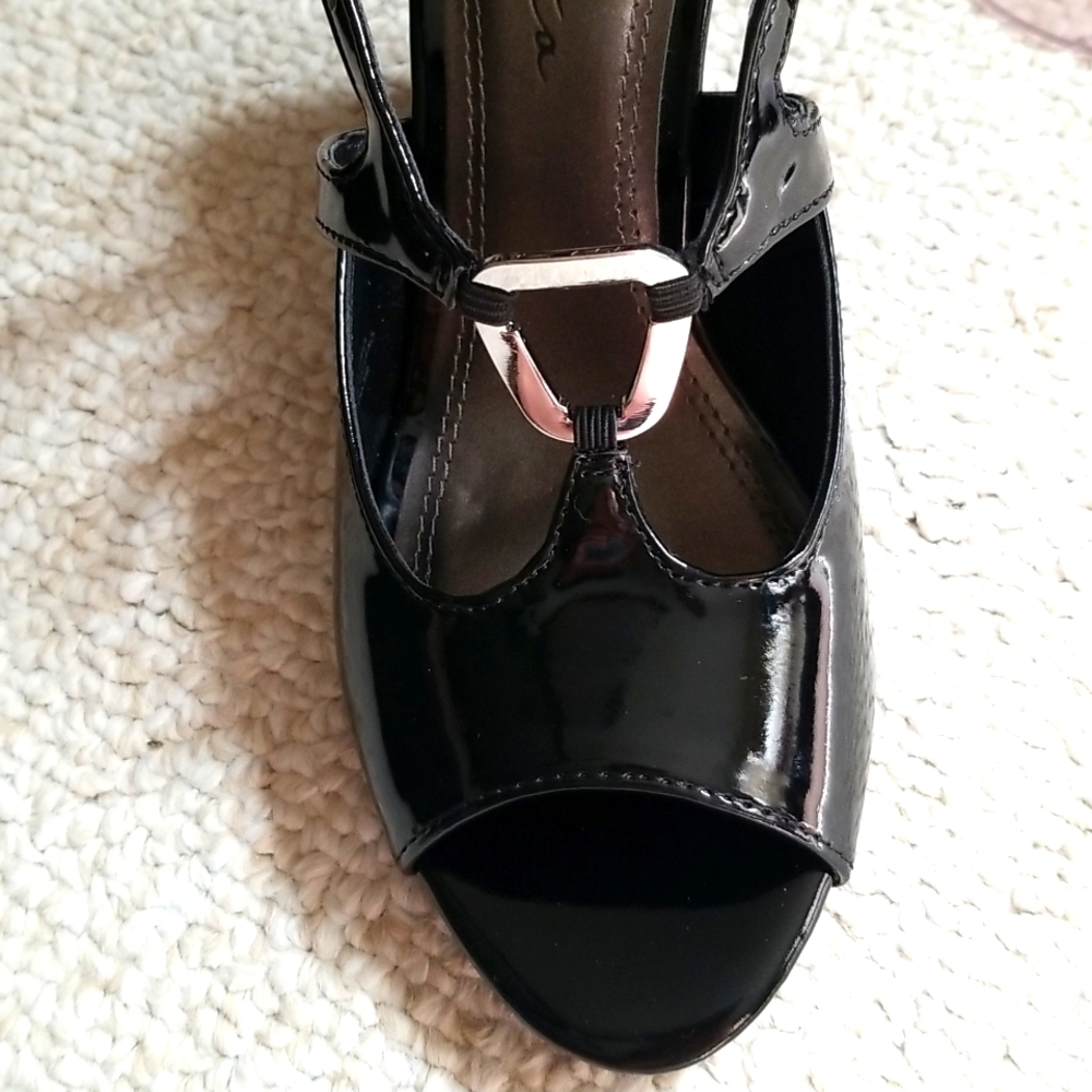 Sonata Black Patent Leather Sandal Open Toe Heel. Size 7 M.